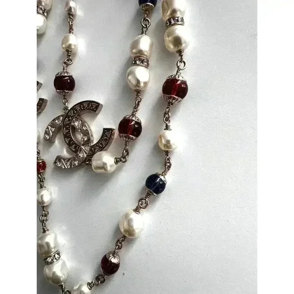 Vintage Chanel Faux pearl and Resin necklace - Picture 4 of 7